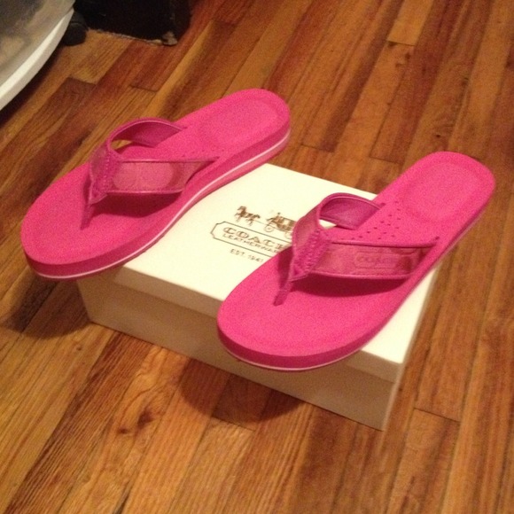 Coach flip flops size 8