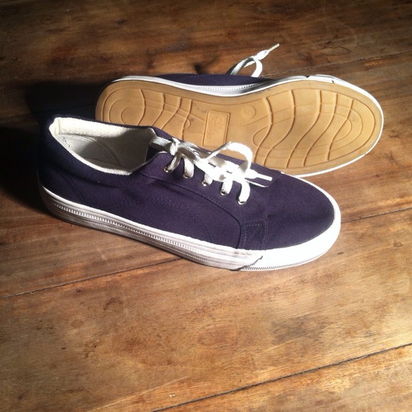 Navy Blue Sneaks