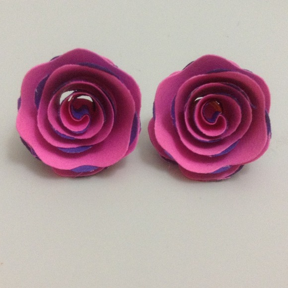 Handmade quilled blooming rose stud earrings - Picture 2 of 3