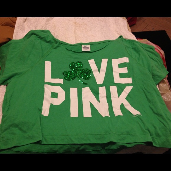 LARGE VS Pink st patty's day crop tee