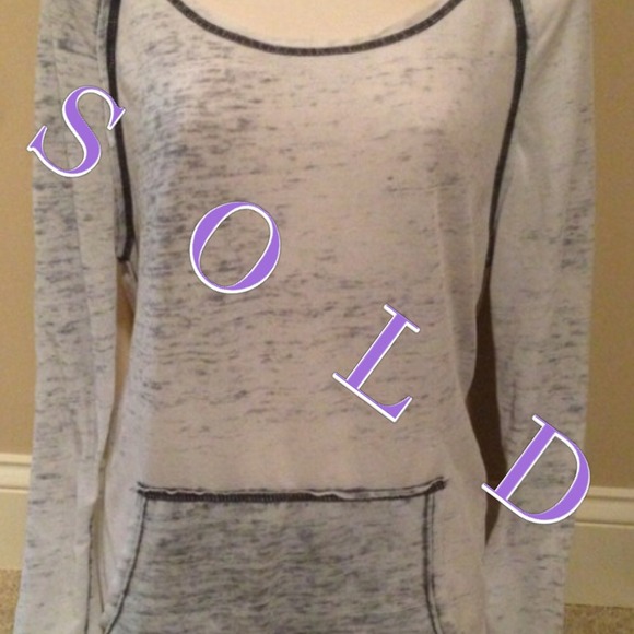 🔴:: SOLD ::🔴  Long sleeve top