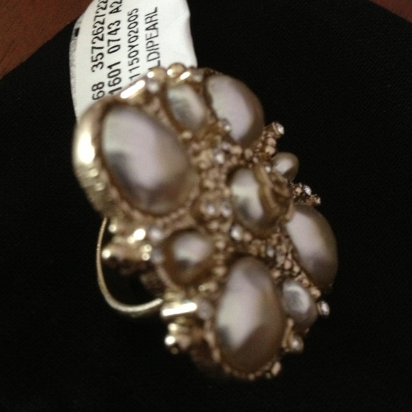 🚫SOLD🚫Chanel Pearl Gold Ring - Picture 2 of 4