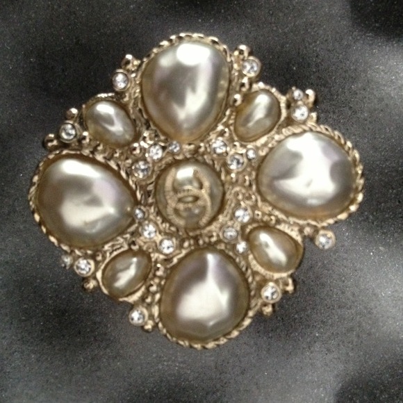 🚫SOLD🚫Chanel Pearl Gold Ring - Picture 4 of 4