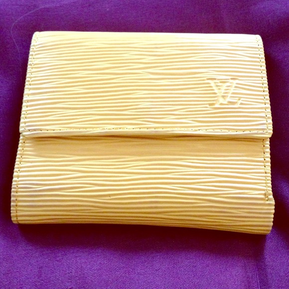 SOLD !!! LV Epi wallet