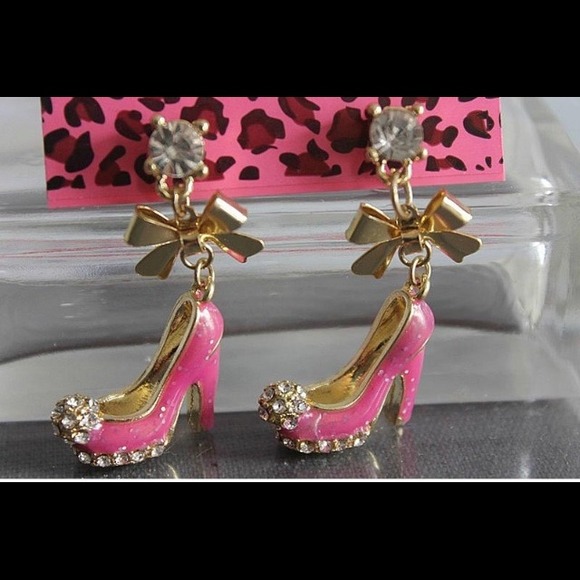 NWT Betsey Johnson cute pink high heeled earrings!