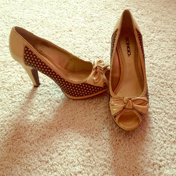 ((SOLD IN BUNDLE)) Brown/Tan Peep-toe pumps