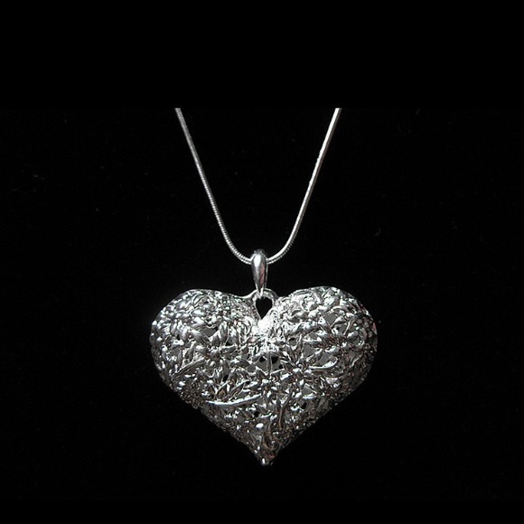 Sterling silver 3D rose puff heart necklace - Picture 1 of 2