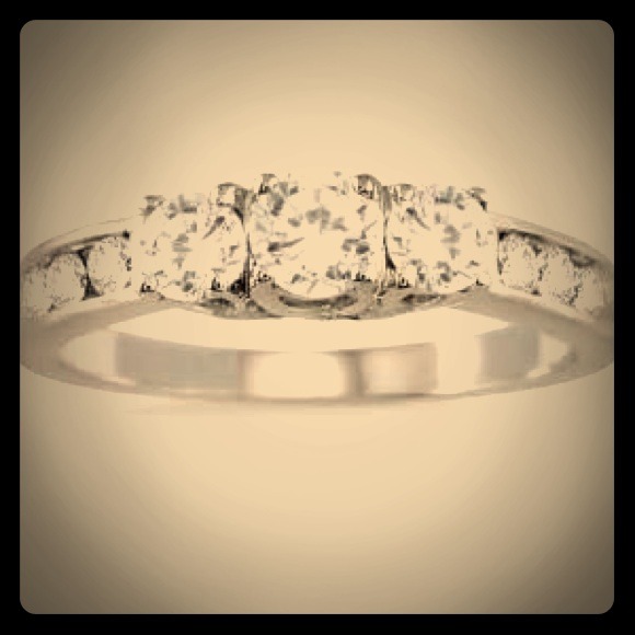 1 ctw 10k gold engagement ring!!