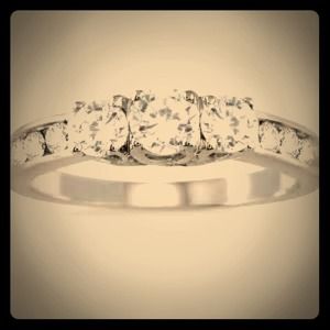 1 ctw 10k gold engagement ring!!