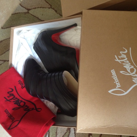 💯% Authentic CL Calf Booties high heels - Picture 4 of 4