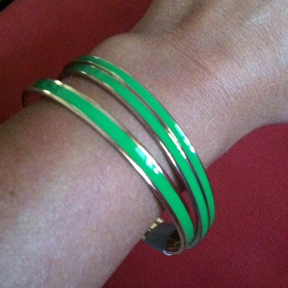 Jewelry - Set of 3 green bangles