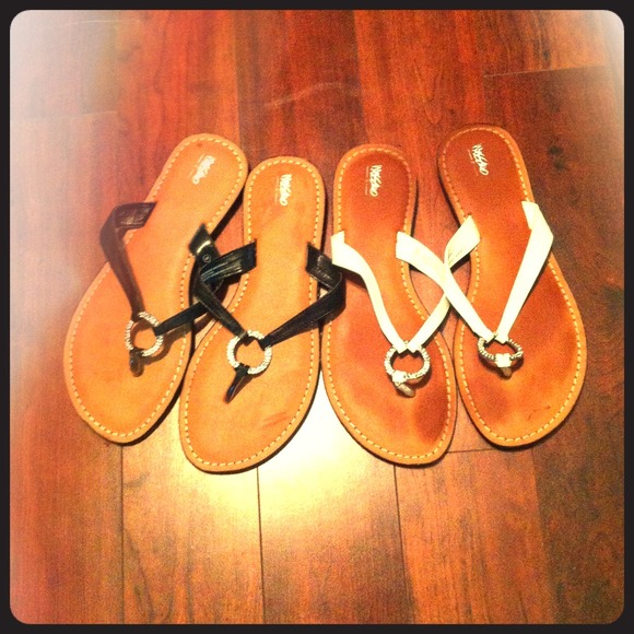 2 pair of Mossimo Fashion Sandals. Black & white!