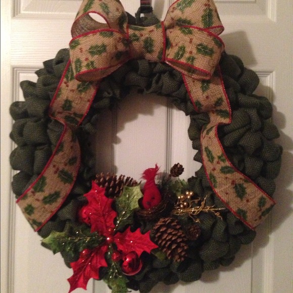 18" Burlap Christmas wreath, dark green & red tone