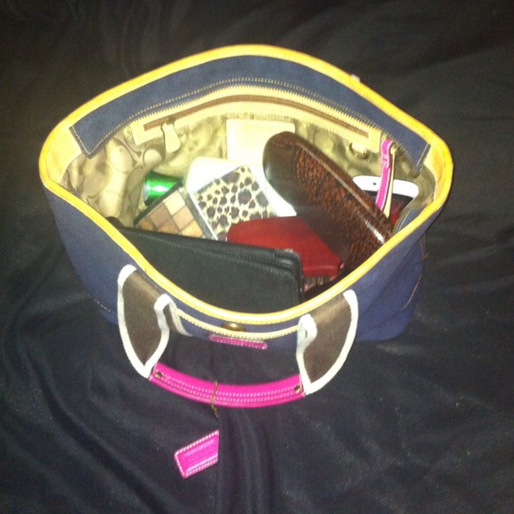 ✌SOLD✌@rntwilson Authentic Coach handbag - Picture 3 of 4