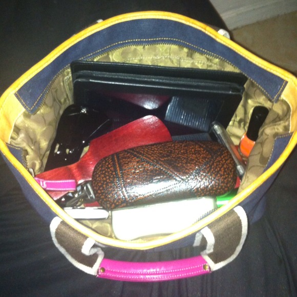 ✌SOLD✌@rntwilson Authentic Coach handbag - Picture 4 of 4