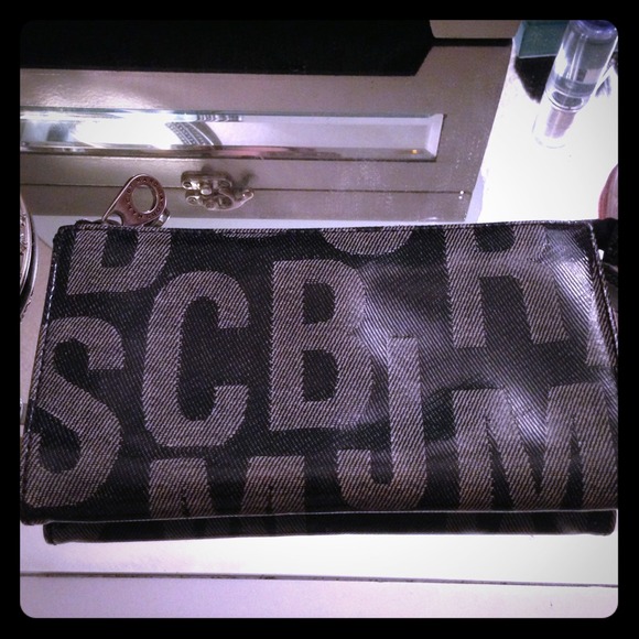 Marc by Marc Jacobs Clutches & Wallets - Reserved ✨Marc Jacobs Wallet✨