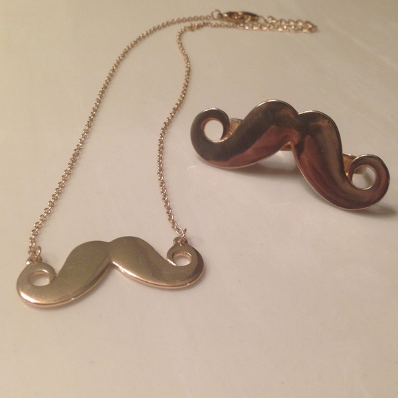 Mustache ring and necklace set in metallic gold!