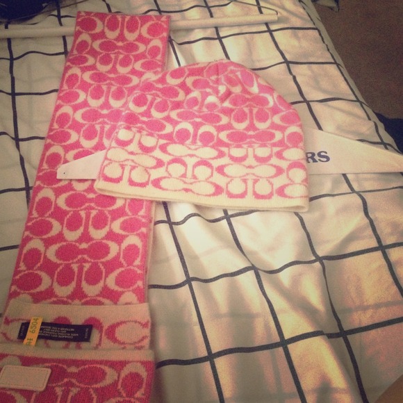 Coach hat and scarf set