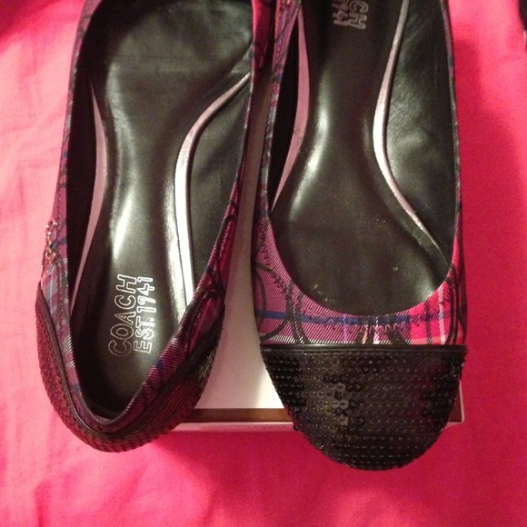 Reserved!!New coach flats comes with original box!