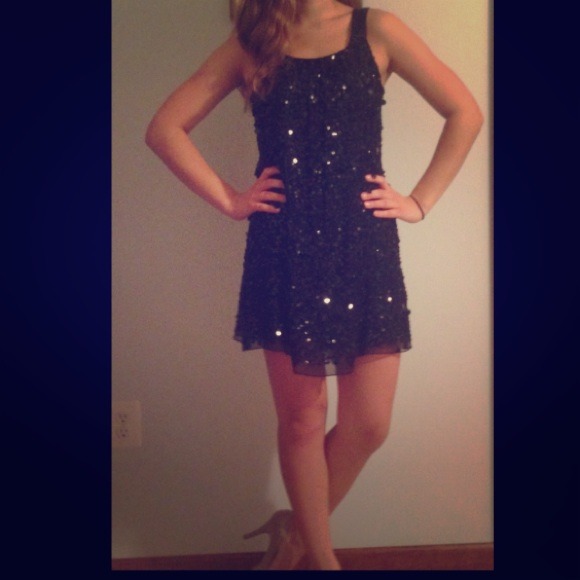 Cute little black dress!