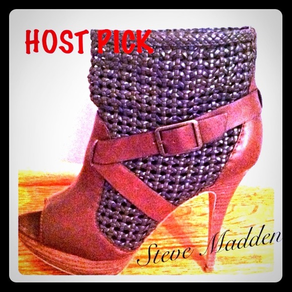 SOLD: Steve Madden Platform Stilettos 👠