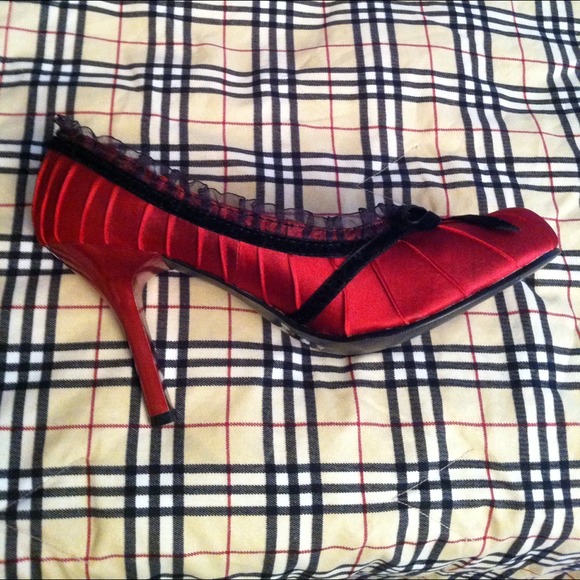 Satin red & black high heels~