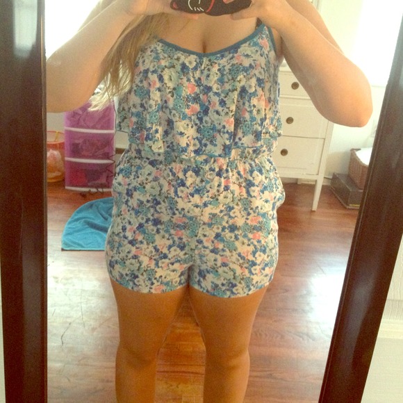 Blue and pink floral w/buttons romper CR.