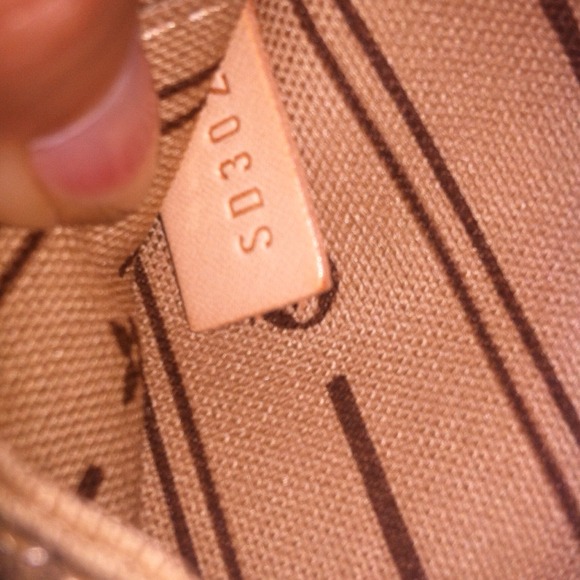*SOLD*Authentic Louis Vuitton Never Full Monogram - Picture 2 of 4