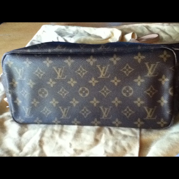 *SOLD*Authentic Louis Vuitton Never Full Monogram - Picture 3 of 4