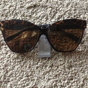 Urban outfitter Alley Cat sunglasses