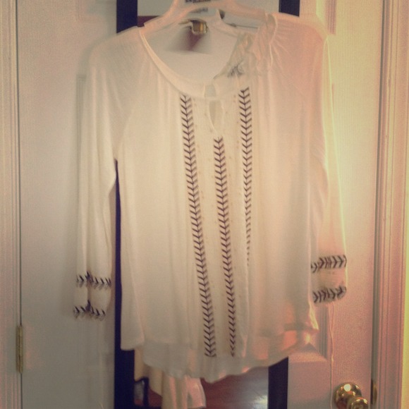 American eagal long sleeve see threw indian top