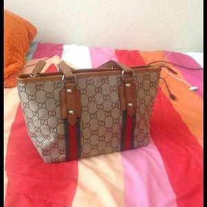 🌸Cute Gucci sign Purse!