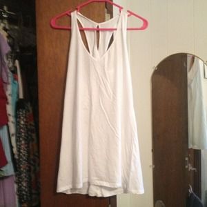 Long white tank top perfect with leggings!!👗👠
