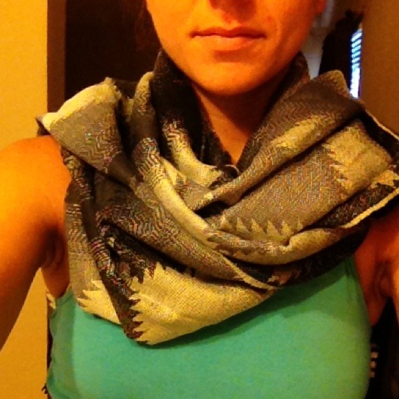 Aztec Black & gray scarf