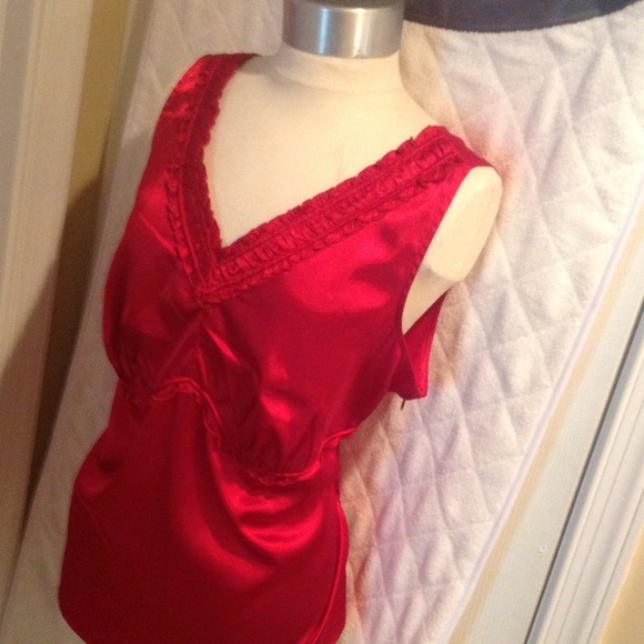 Red top - Picture 2 of 3