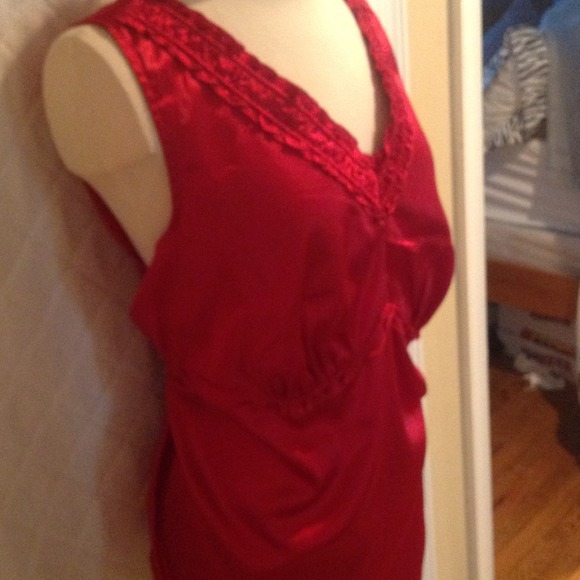 Red top - Picture 3 of 3