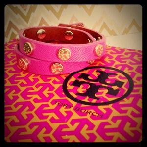 ⬇️⬇️✨Host Pick✨Tory Burch logo wrap bracelet