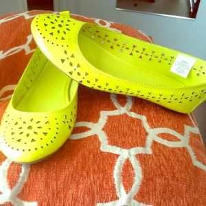 Old Navy perforated flats