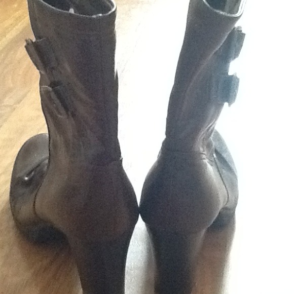 High Heel Brown Boots - Picture 2 of 4