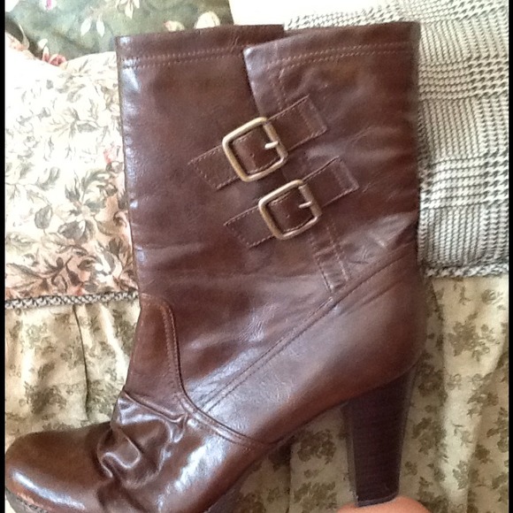 High Heel Brown Boots - Picture 3 of 4