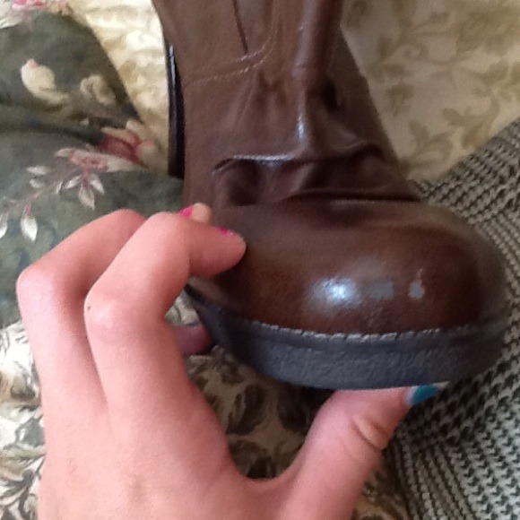 High Heel Brown Boots - Picture 4 of 4