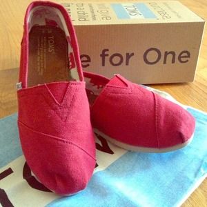 🎀SOLD🎀 Women's Red TOMS