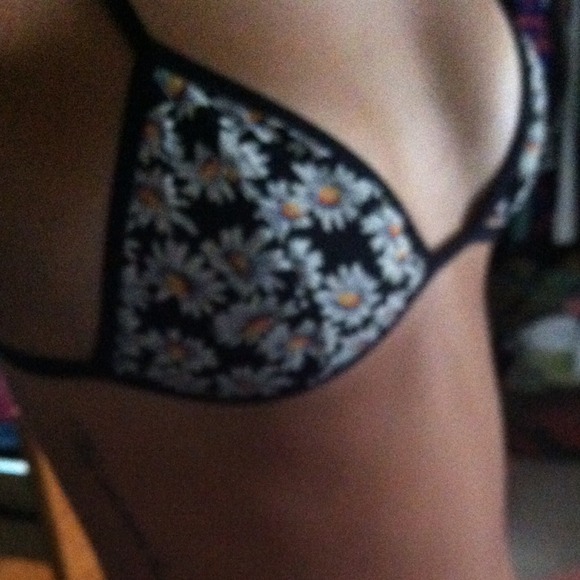 SOLD Brandy Melville Daisy Bralette - Picture 2 of 2