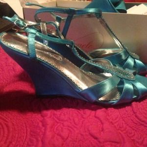 David's bridal Michaelangelo wedges 13.00