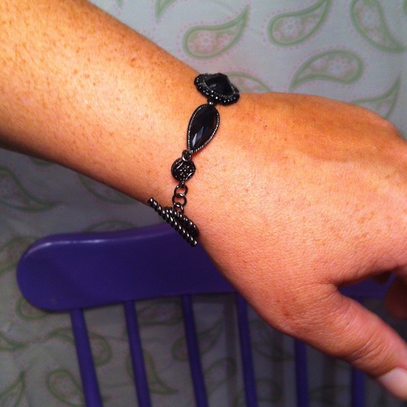 Sophisticated bracelet, black jewels - Picture 3 of 4