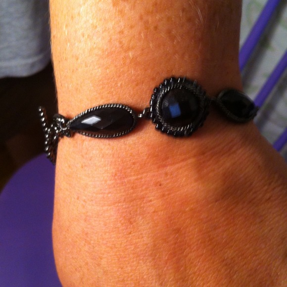 Sophisticated bracelet, black jewels - Picture 4 of 4