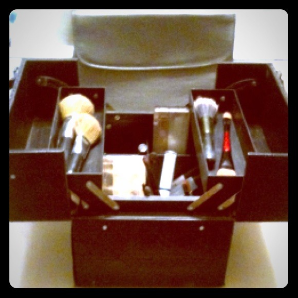 @Powertribe86 Dior makeup case