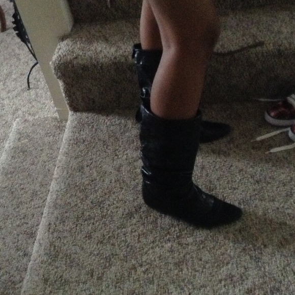 Shoes - Picture 2 of 4