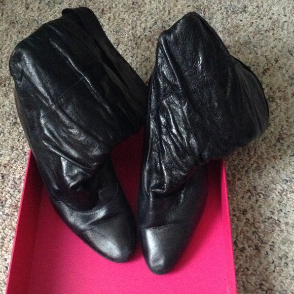 Shoes - Picture 3 of 4