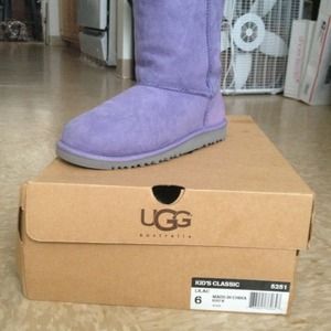 ✋ON HOLD✋Lilac UGG Australia Kids size 6